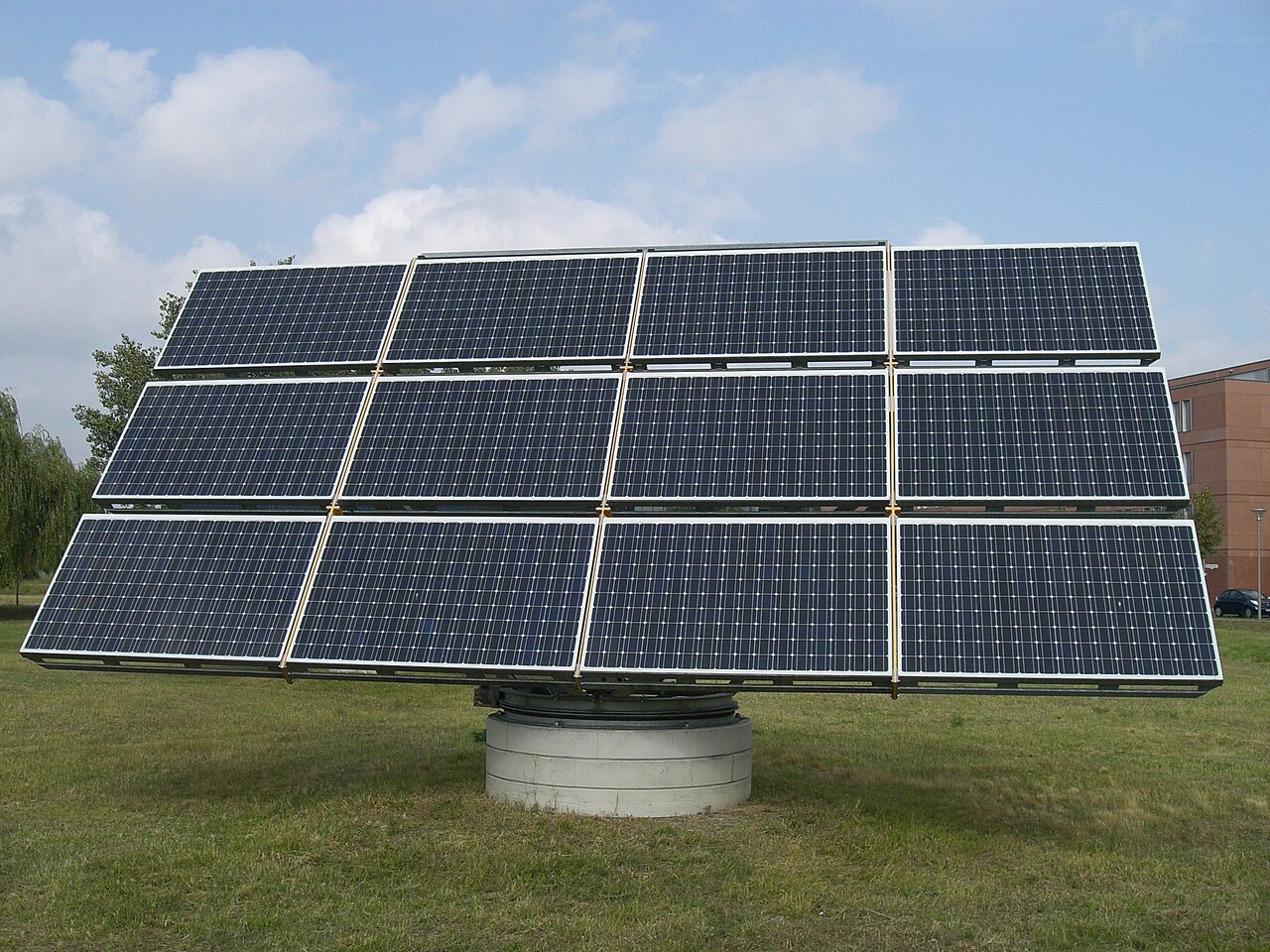 Solar modules mounted on a steel tracking structure